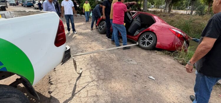 Personal de JAPAMA evita posible contaminación del agua que abastece a Los Mochis