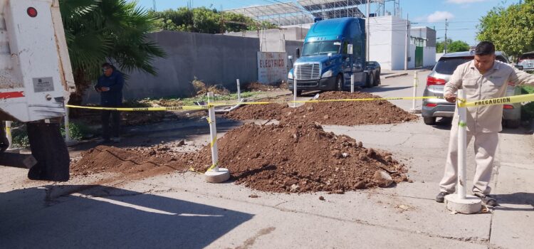Nuevo socavón en colector sanitario de colonia Álamos II provoca cierre preventivo en calles Marzo y Pirules; piden a conductores tomar vías alternas